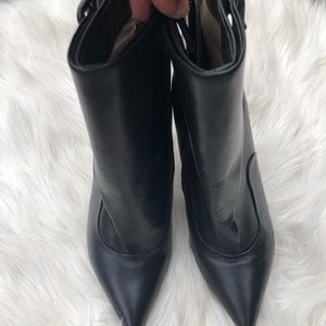 Pour La Victoire black ankle boots